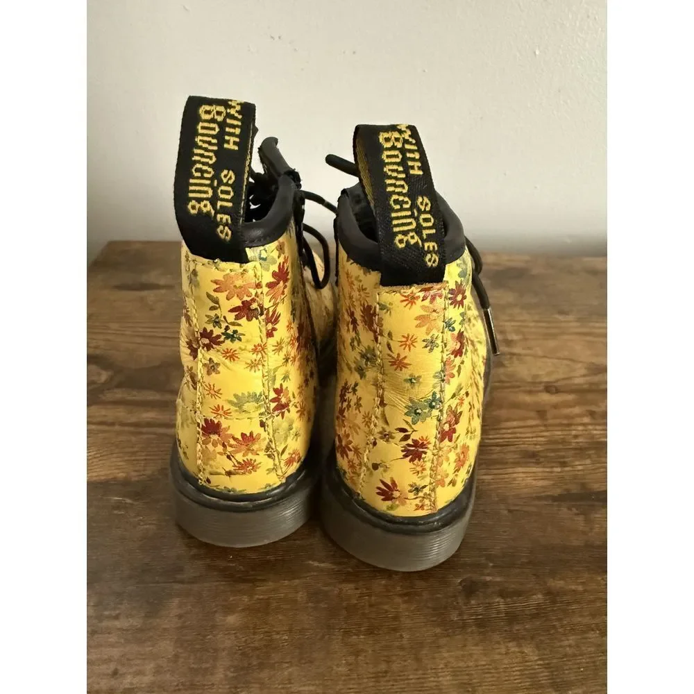 Dr Martens Docs Doc Martens Sun Yellow Ditsy Floral Combat Boots Youth US 9 - Picture 2 of 4